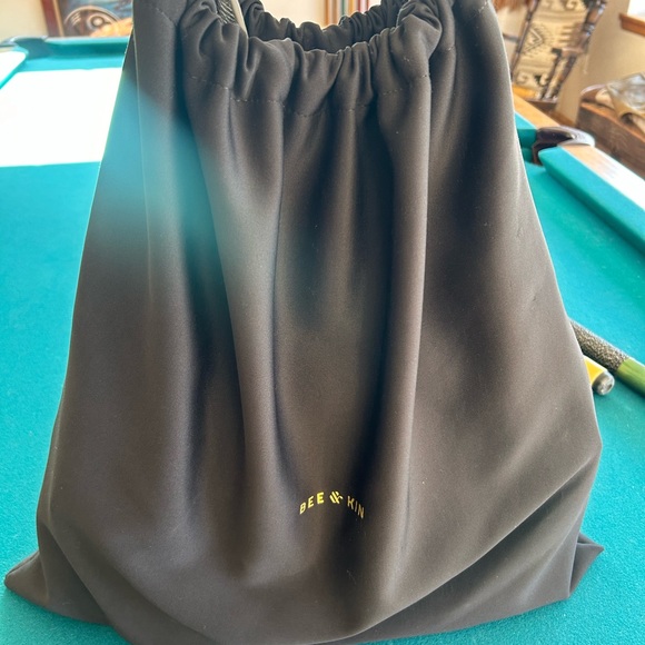 Bee & Kin Hero Tote Silver - Picture 5 of 5